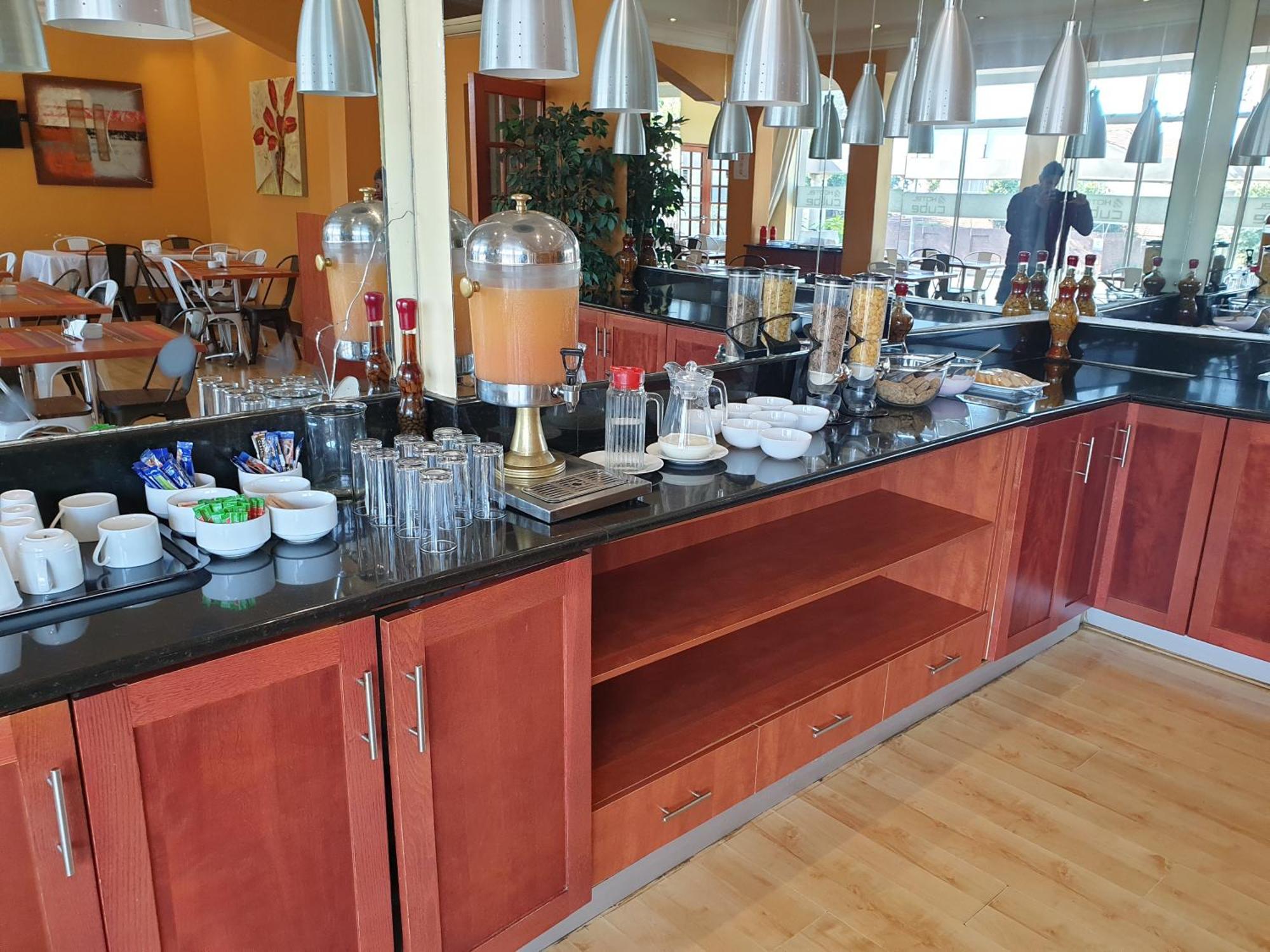 Cube Hotel Durban Bagian luar foto