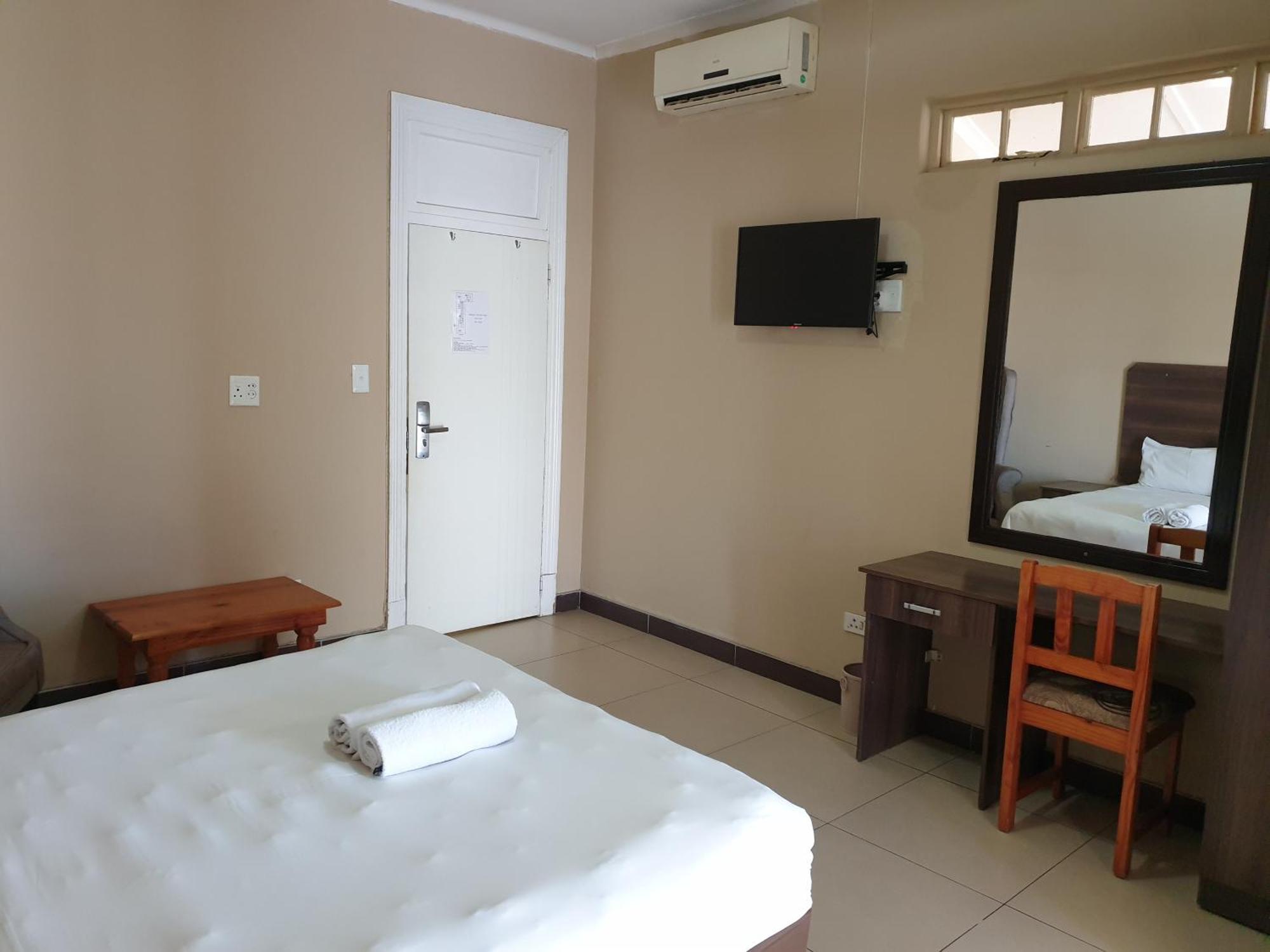 Cube Hotel Durban Bagian luar foto