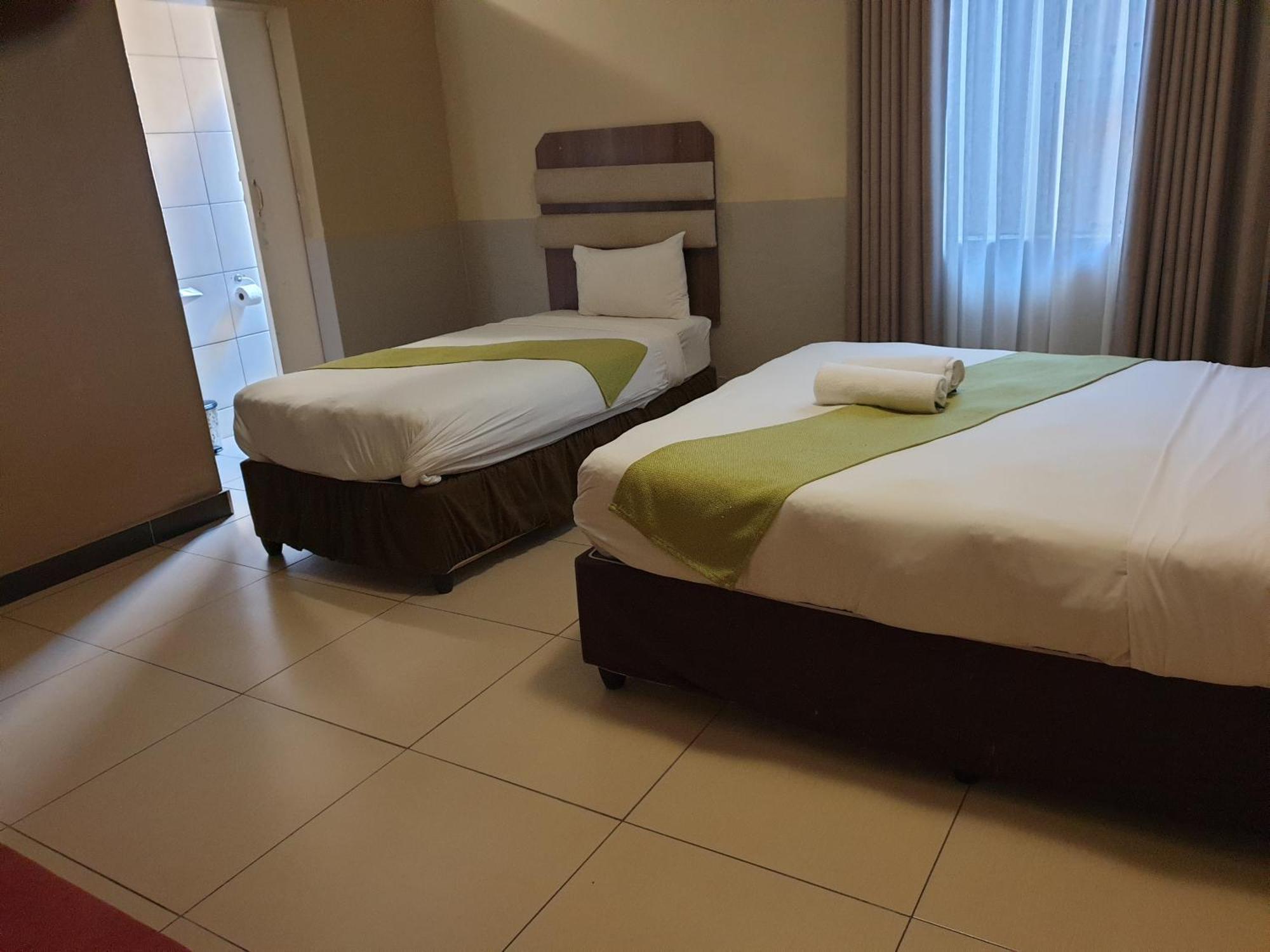 Cube Hotel Durban Bagian luar foto